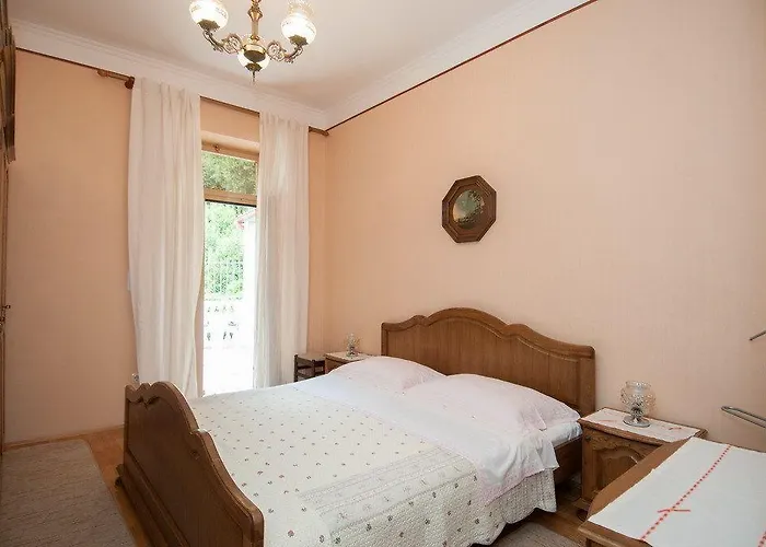 Salona Apartment *