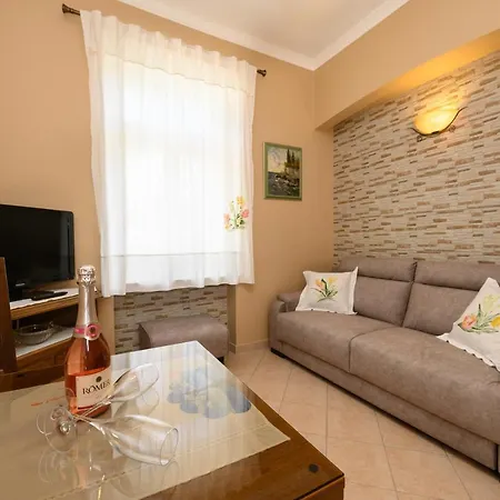 Salona Apartmán *