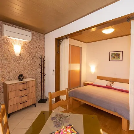 Salona Apartmán *