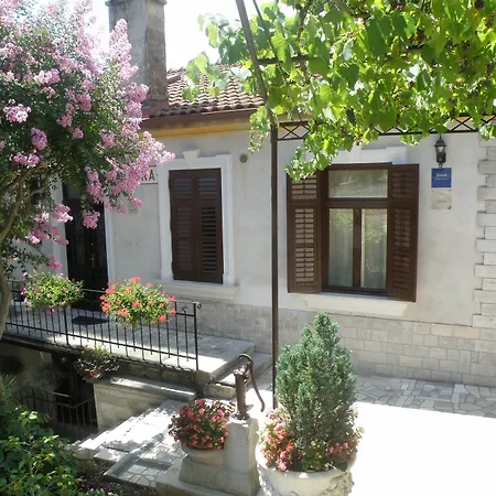 Apartman Salona